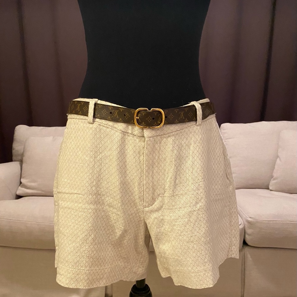 New! Shorts 5” beige